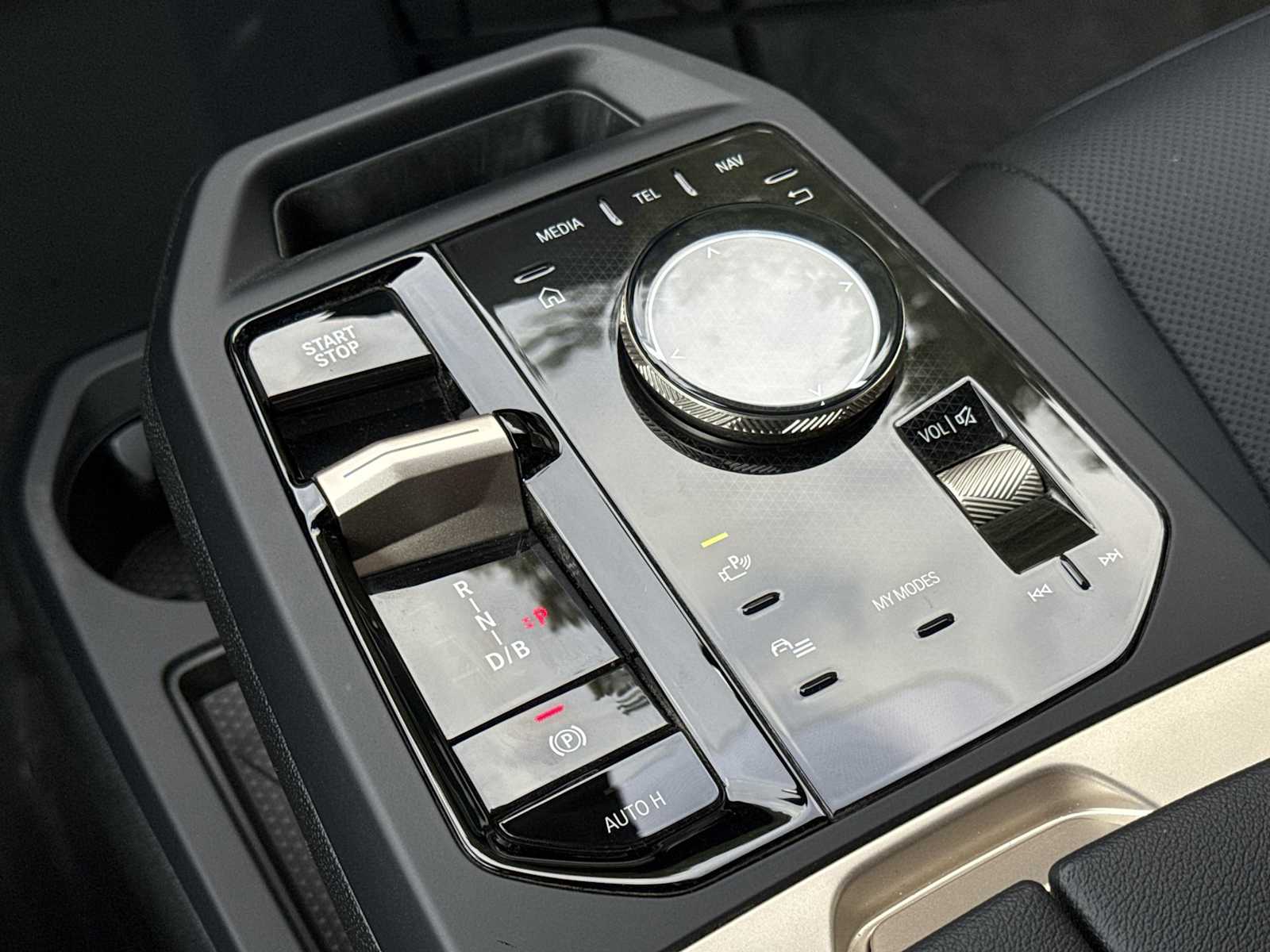 Thumbnail: 2026 BMW iX - 34