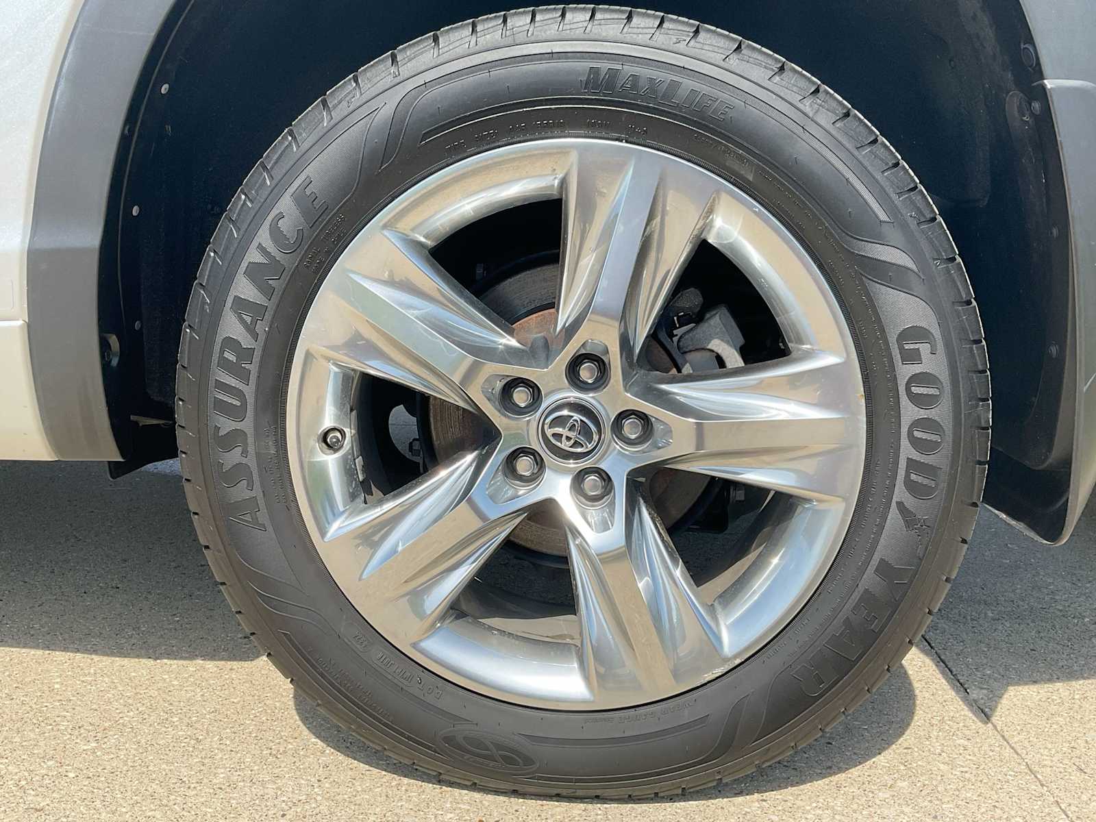 Thumbnail: 2019 Toyota Highlander - 14