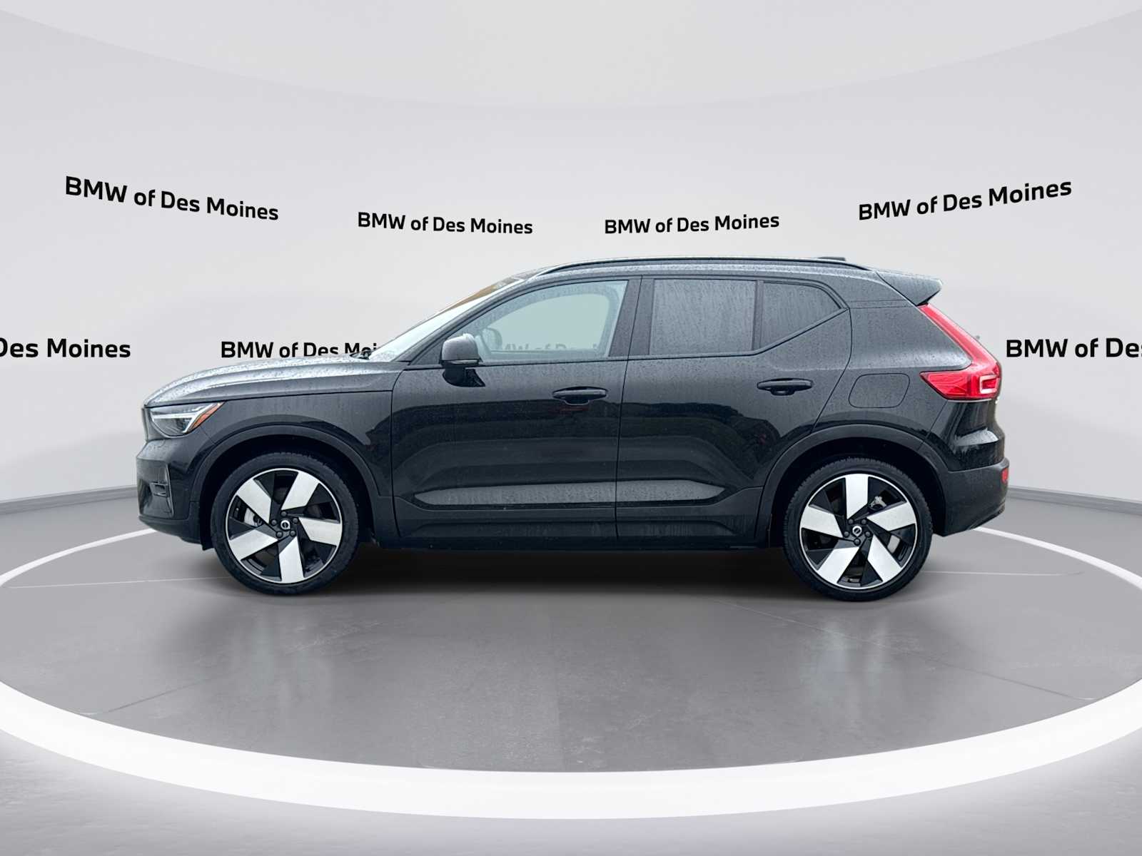 Thumbnail: 2023 Volvo XC40 - 5