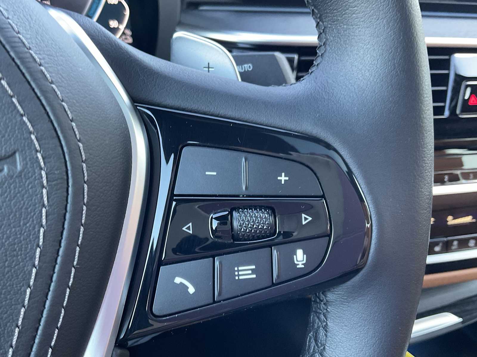 Thumbnail: 2023 BMW 5 Series - 26