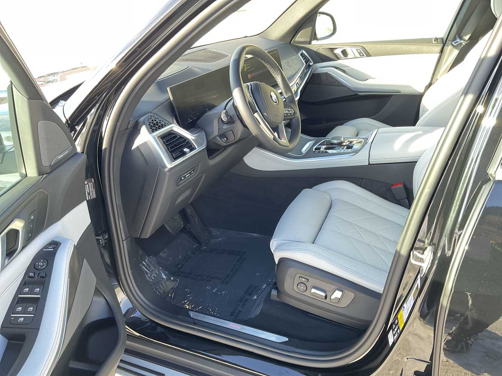 Thumbnail: 2024 BMW X5 - 10