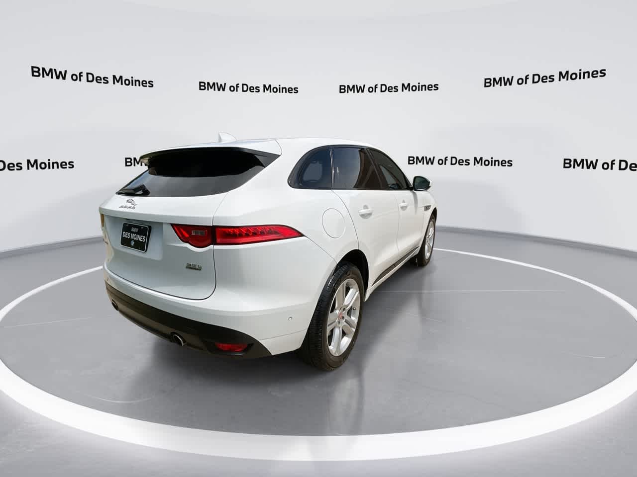 Thumbnail: 2017 Jaguar F-Pace - 8