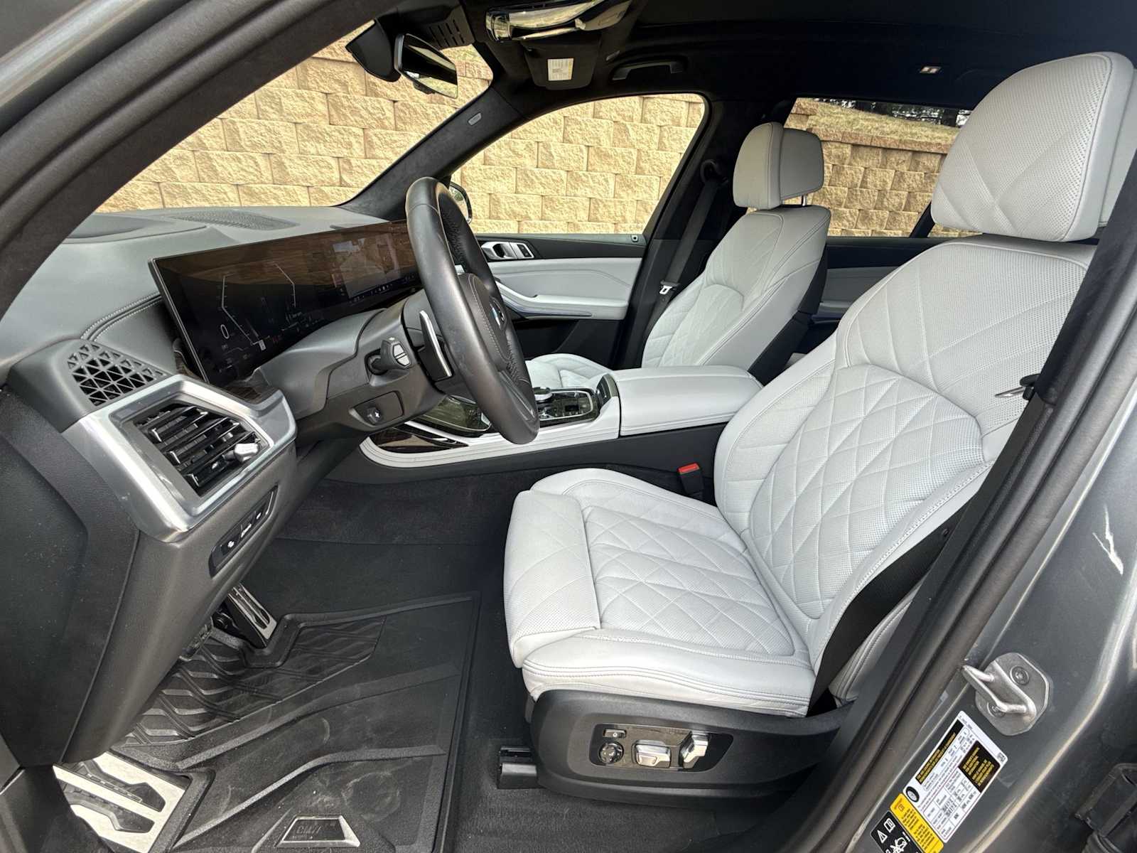 Thumbnail: 2024 BMW X7 - 10