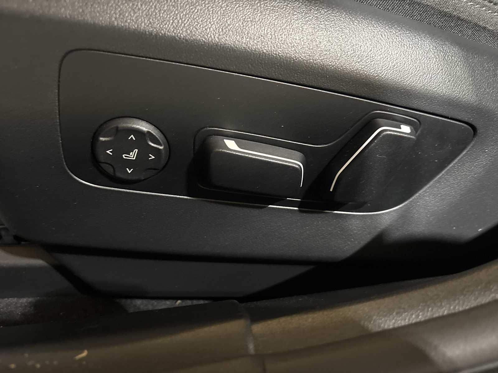 Thumbnail: 2025 BMW 5 Series - 23