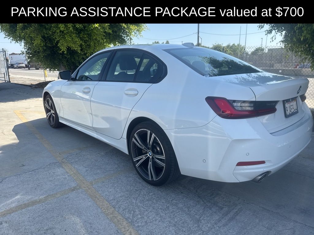 2023 BMW 3 Series 330i photo 3