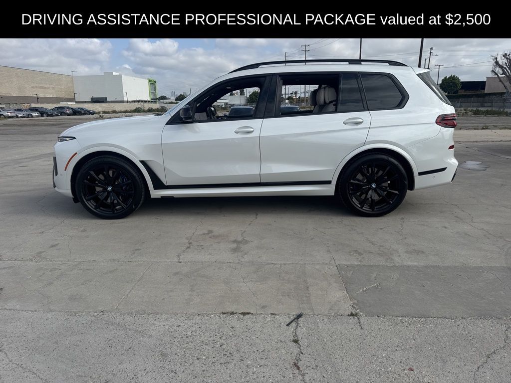 2025 BMW X7 M60i photo 2