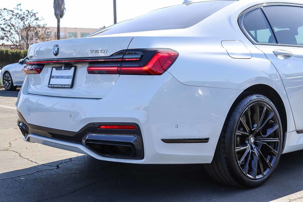 2022 BMW 7 Series 750i - Photo 11