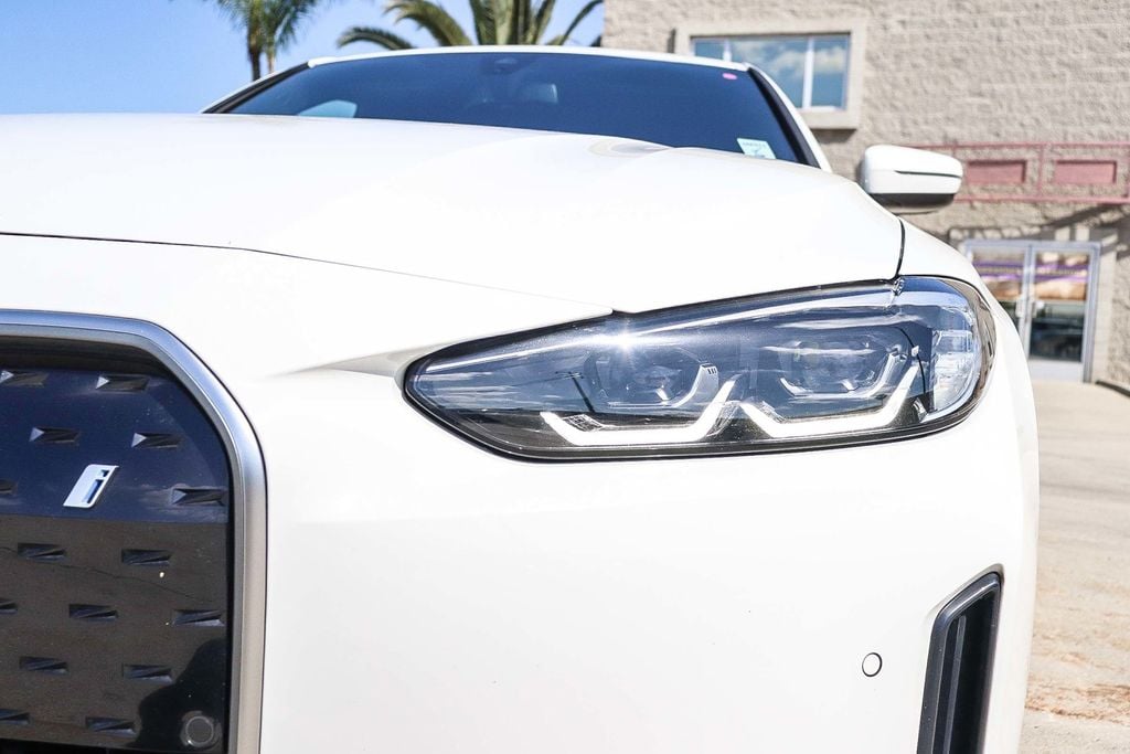 2023 BMW i4 eDrive35 photo 3
