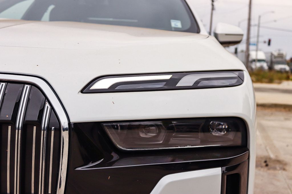 2025 BMW 7 Series 740i - Photo 9