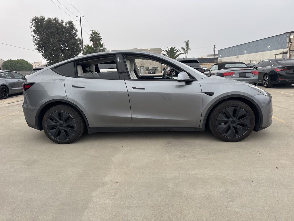 2024 Tesla Model Y Long Range photo 6