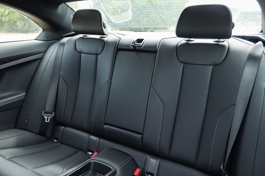 2025 BMW 2 Series 230i - Photo 18