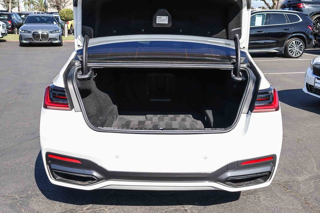 2022 BMW 7 Series 750i - Photo 32