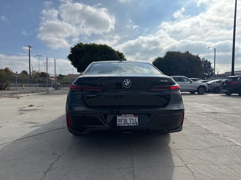 2023 Bmw 740i photo 3
