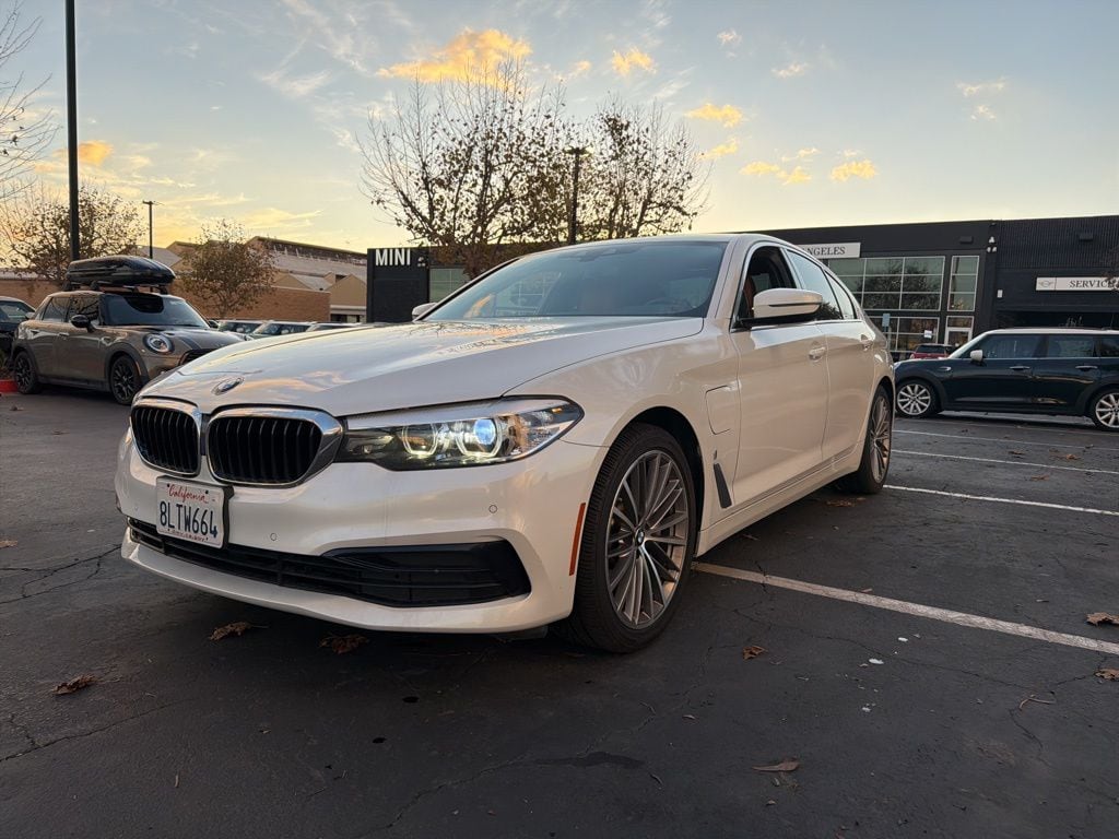 2019 BMW 5 Series 530e's photo