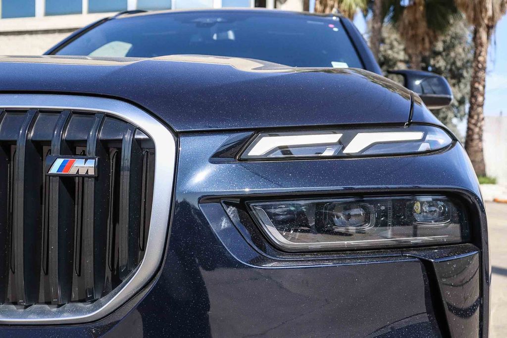 2024 BMW X7 M60i photo 3