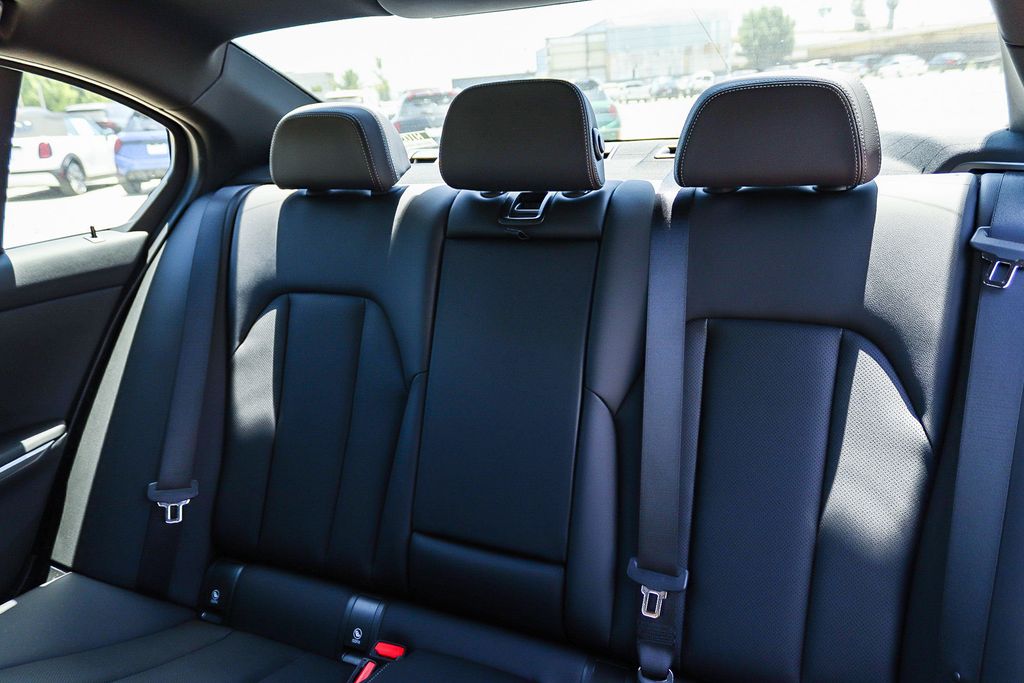2026 BMW 3 Series 330i - Photo 19