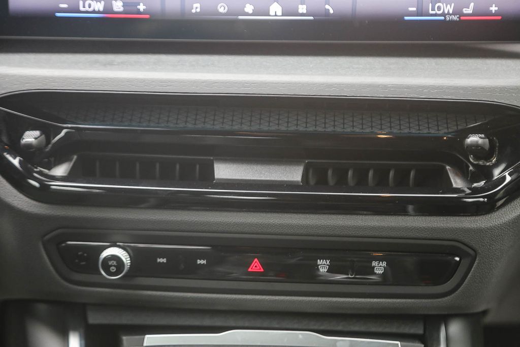 2025 BMW 2 Series 230i - Photo 17