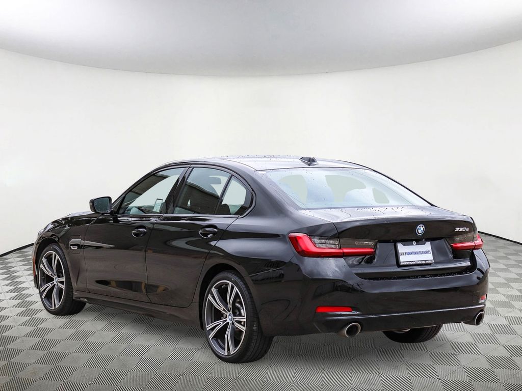 2023 BMW 3 Series 330e iPerformance photo 3