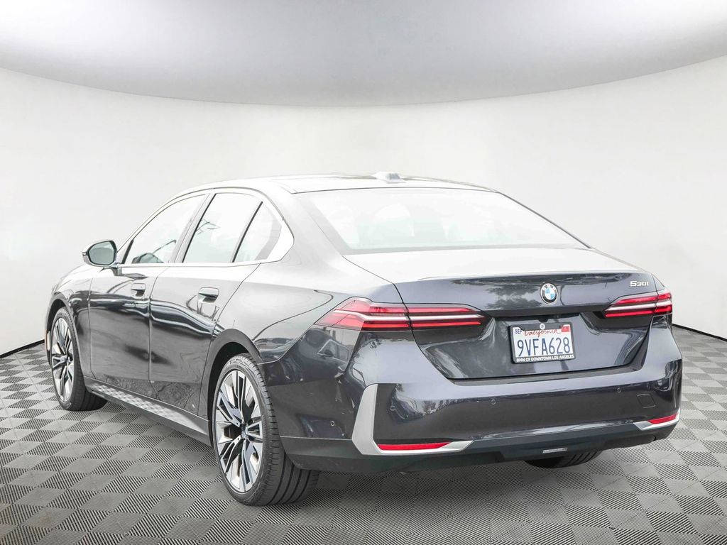 2025 BMW 5 Series 530i photo 6