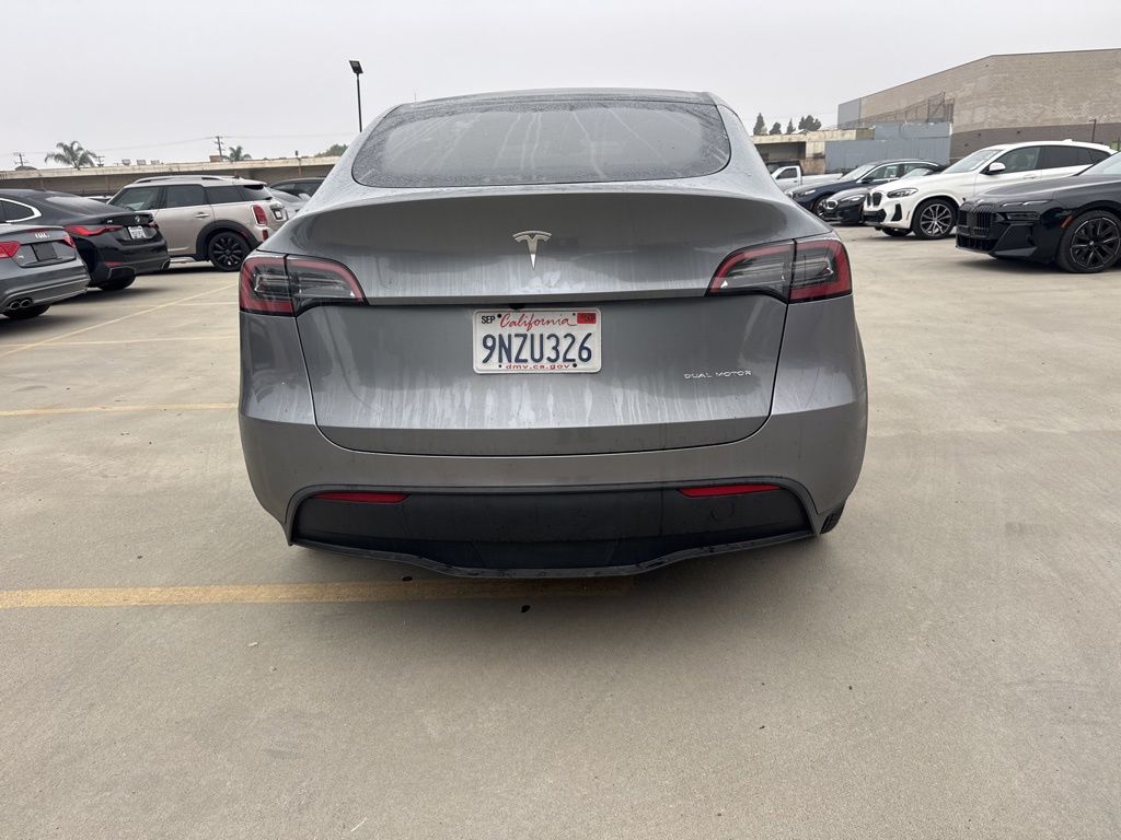2024 Tesla Model Y Long Range photo 4