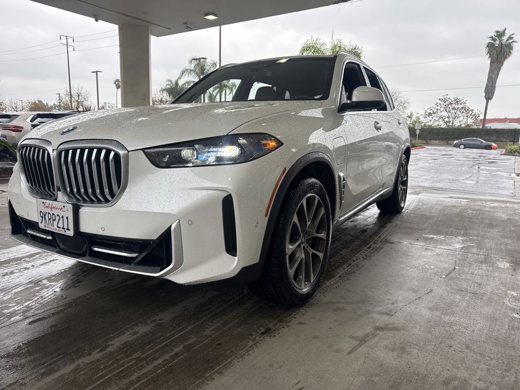 2024 BMW X5 50e's photo