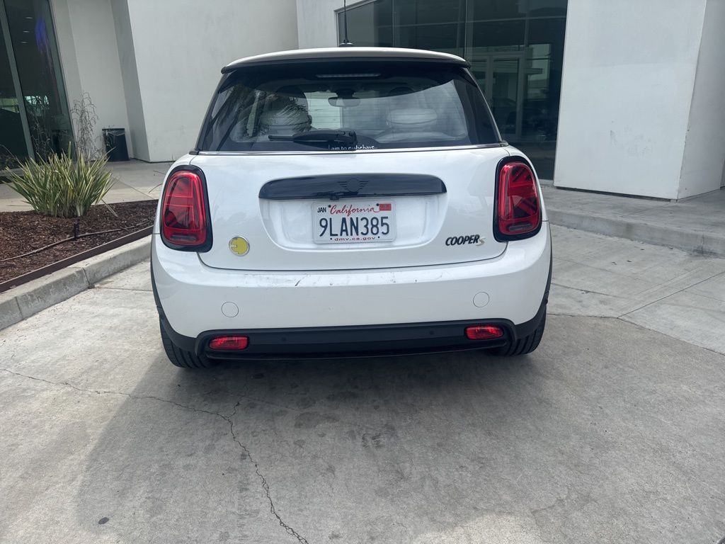 2024 Mini Cooper SE Iconic photo 4