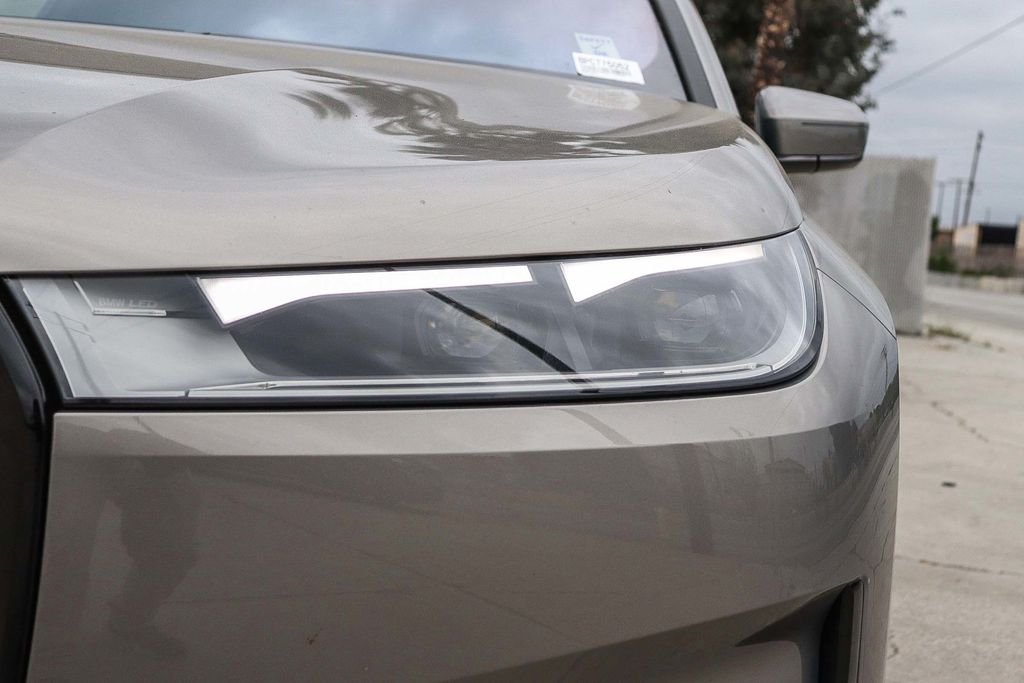 2025 BMW iX xDrive50 photo 3