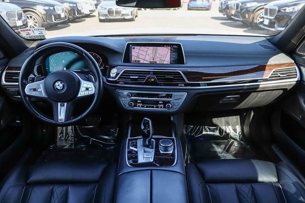 2022 BMW 7 Series 750i - Photo 14