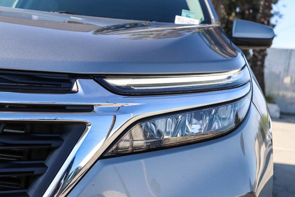 2024 Chevrolet Equinox LT photo 3