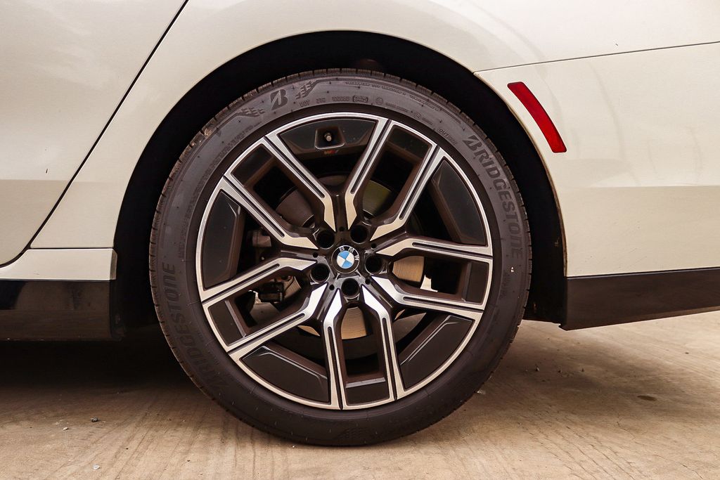 2025 BMW 7 Series 740i - Photo 12