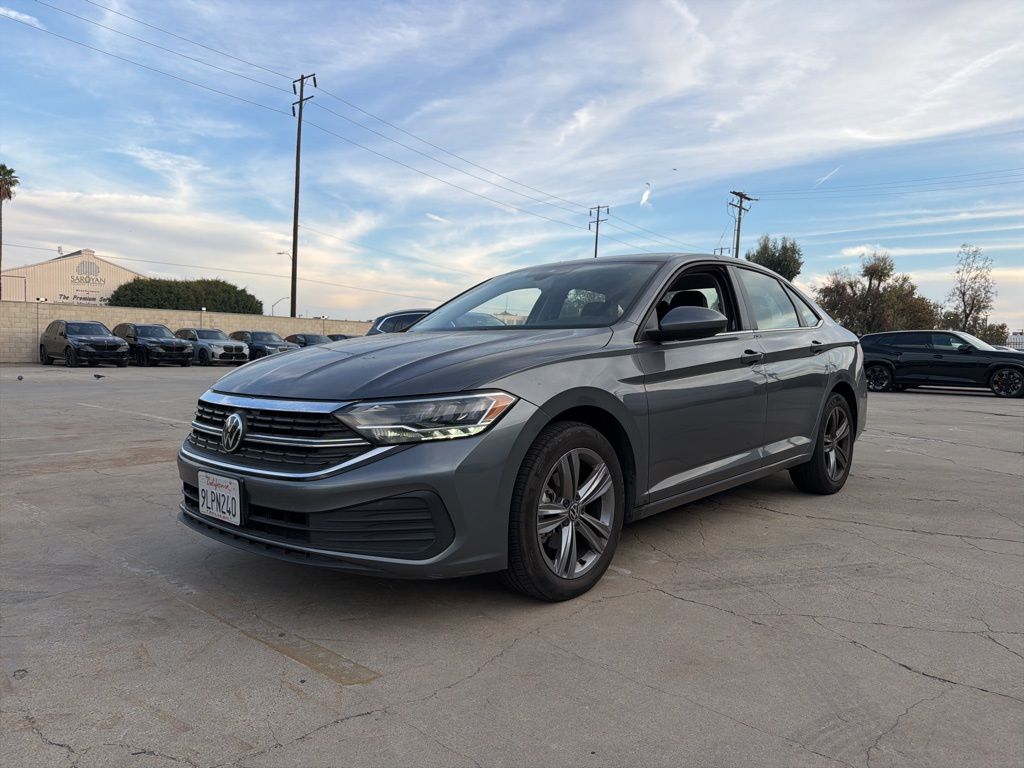 2024 Volkswagen Jetta SE's photo
