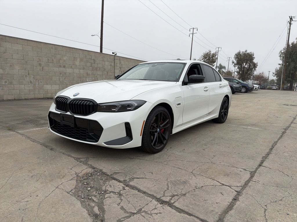 2023 BMW 3 Series 330e's photo