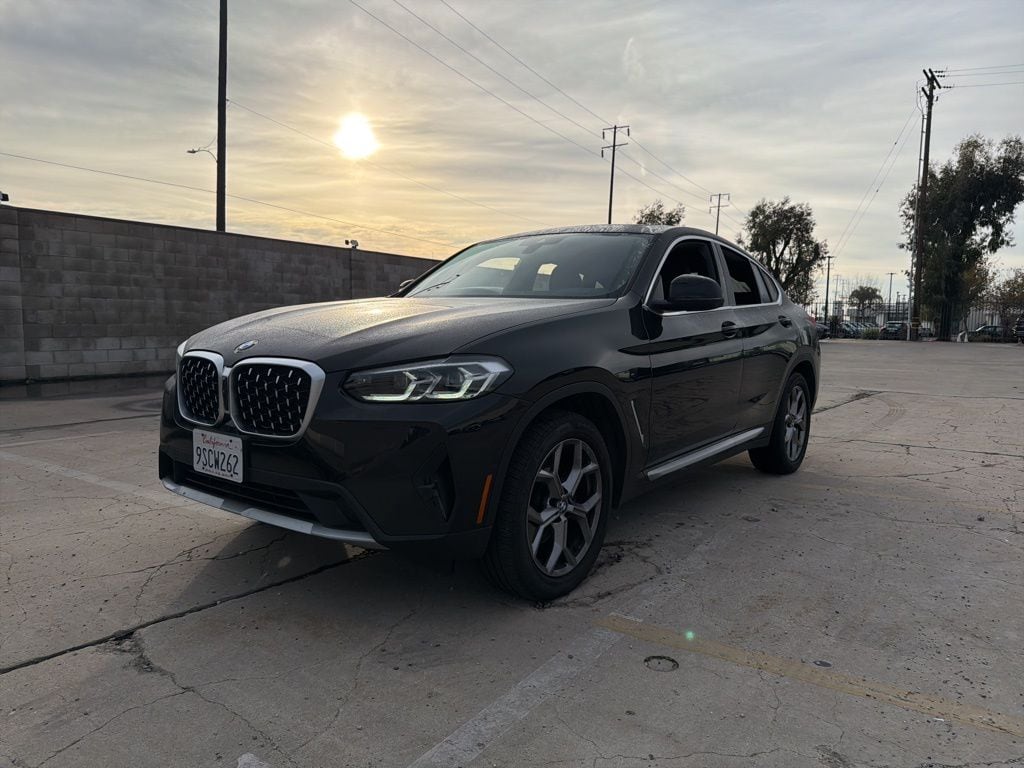 2025 BMW X4 30i's photo