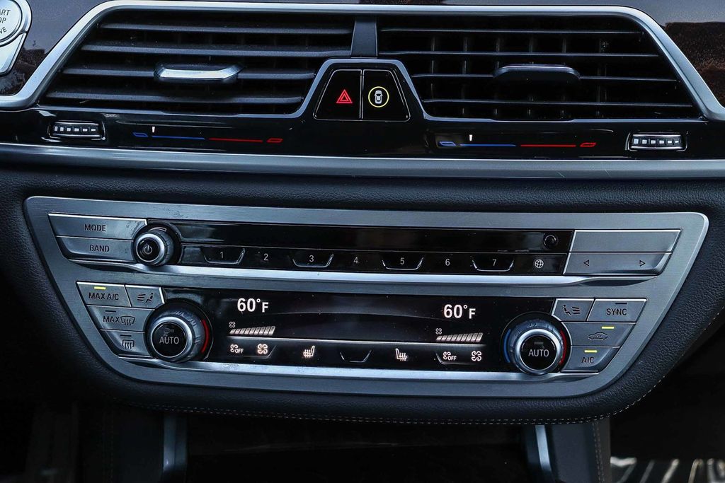 2022 BMW 7 Series 750i - Photo 16