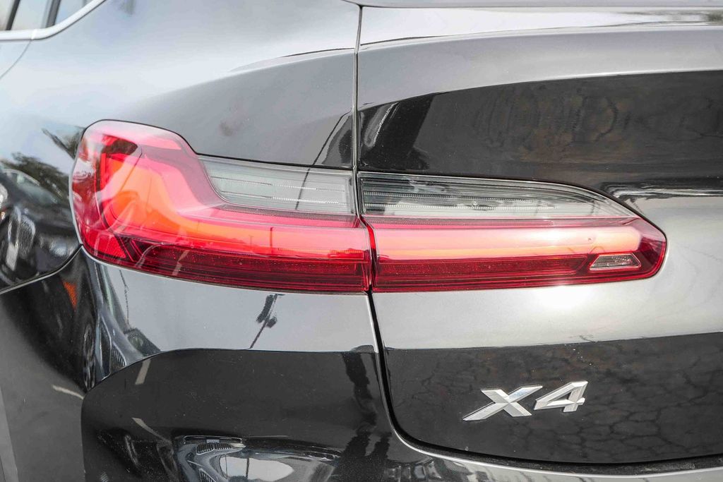 2025 BMW X4 xDrive30i photo 3