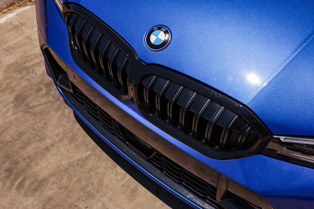 2026 BMW 3 Series 330i - Photo 9