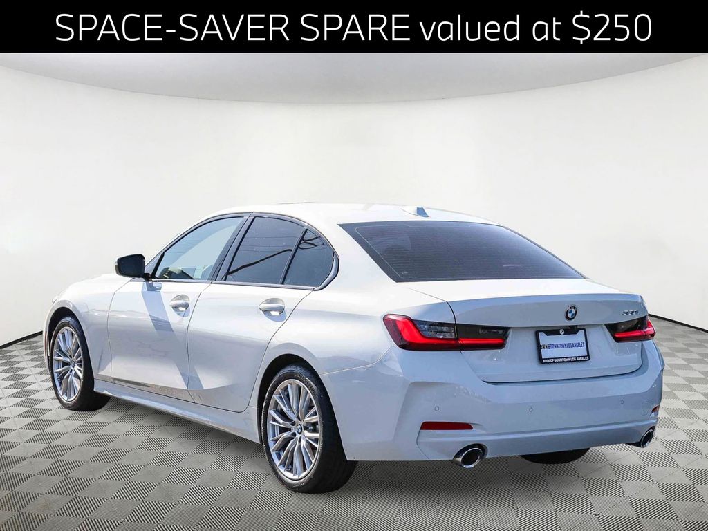 2023 BMW 3 Series 330i photo 3