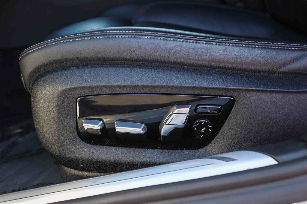 2022 BMW 7 Series 750i - Photo 24