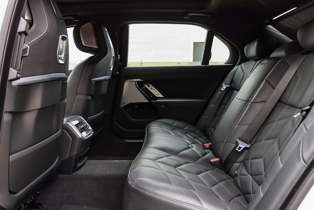 2025 BMW 7 Series 740i - Photo 19