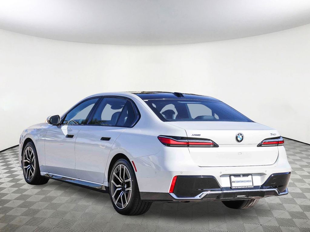 2025 BMW 7 Series 740i xDrive photo 6