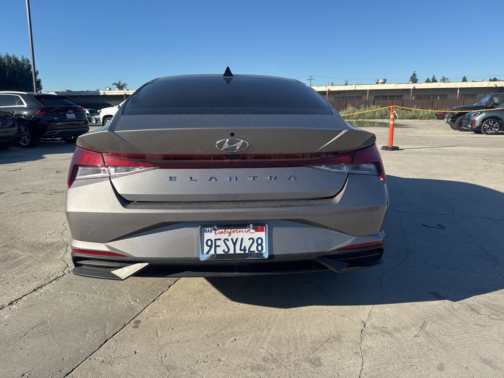 2023 Hyundai Elantra SEL photo 4