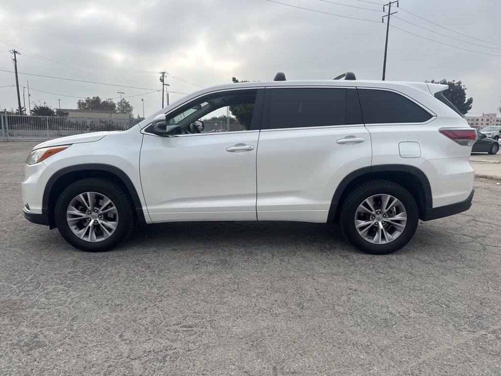 2015 Toyota Highlander Base Hybrid photo 2