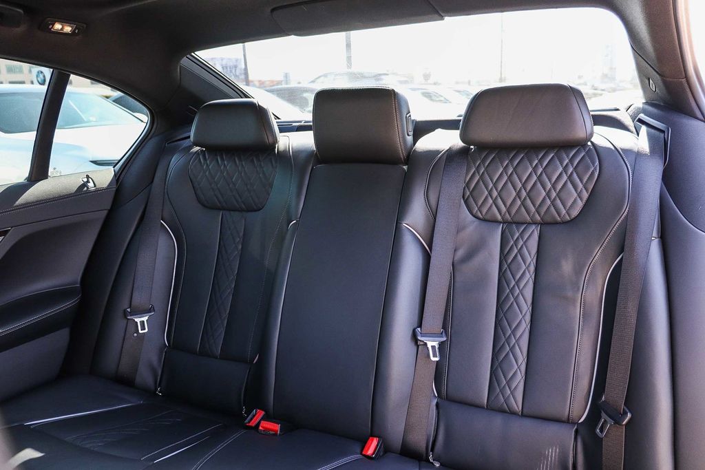 2022 BMW 7 Series 750i - Photo 21