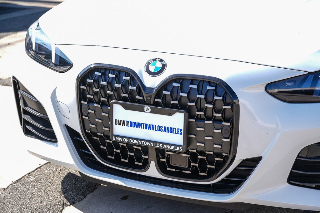 2026 BMW 4 Series photo 16