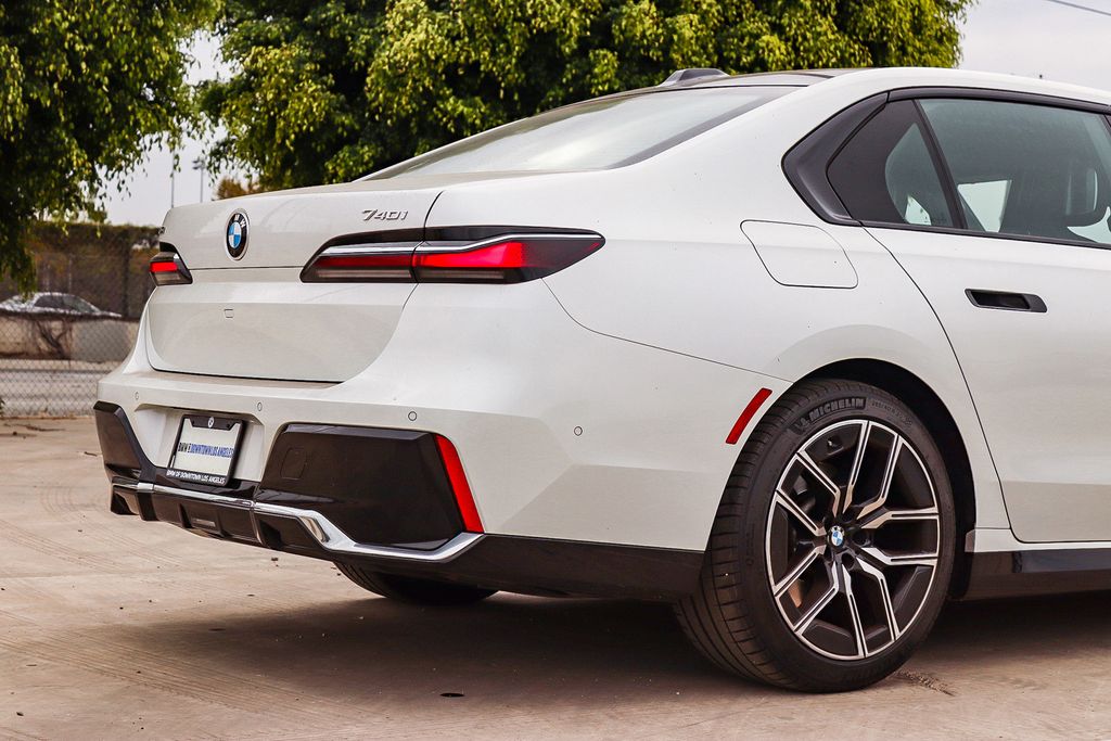 2025 BMW 7 Series 740i - Photo 11