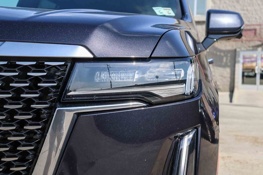2023 Cadillac Escalade Premium Luxury photo 3
