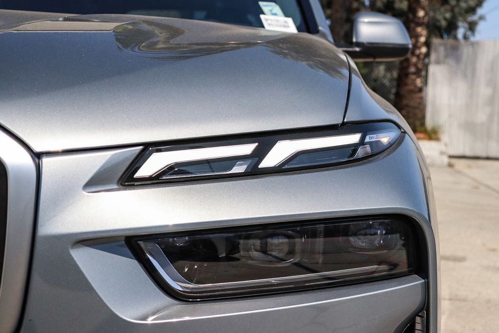 2024 BMW X7 xDrive40i photo 3