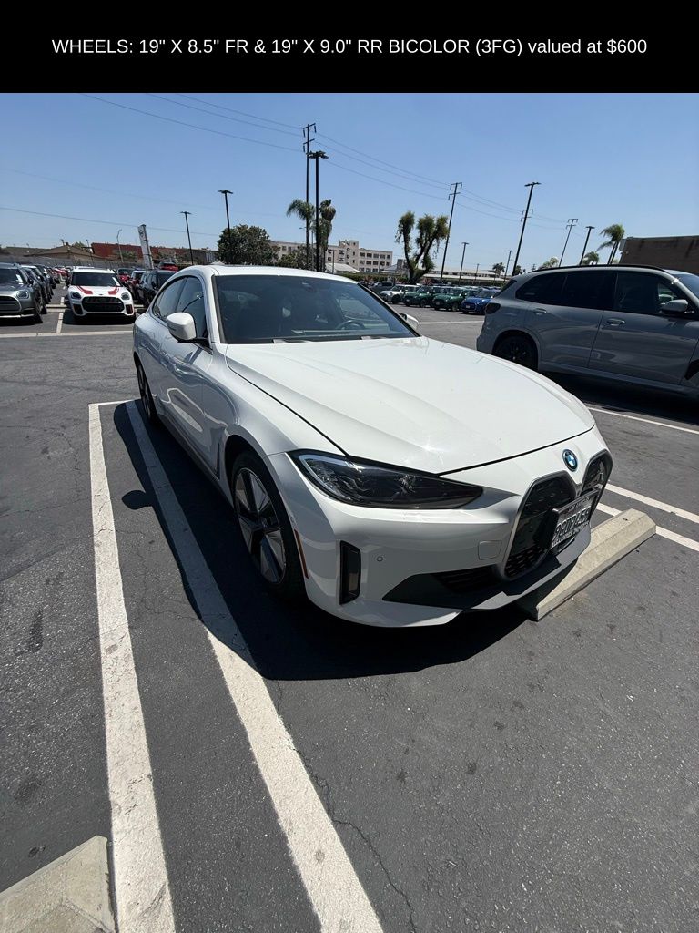 2023 BMW i4 eDrive35 photo 3