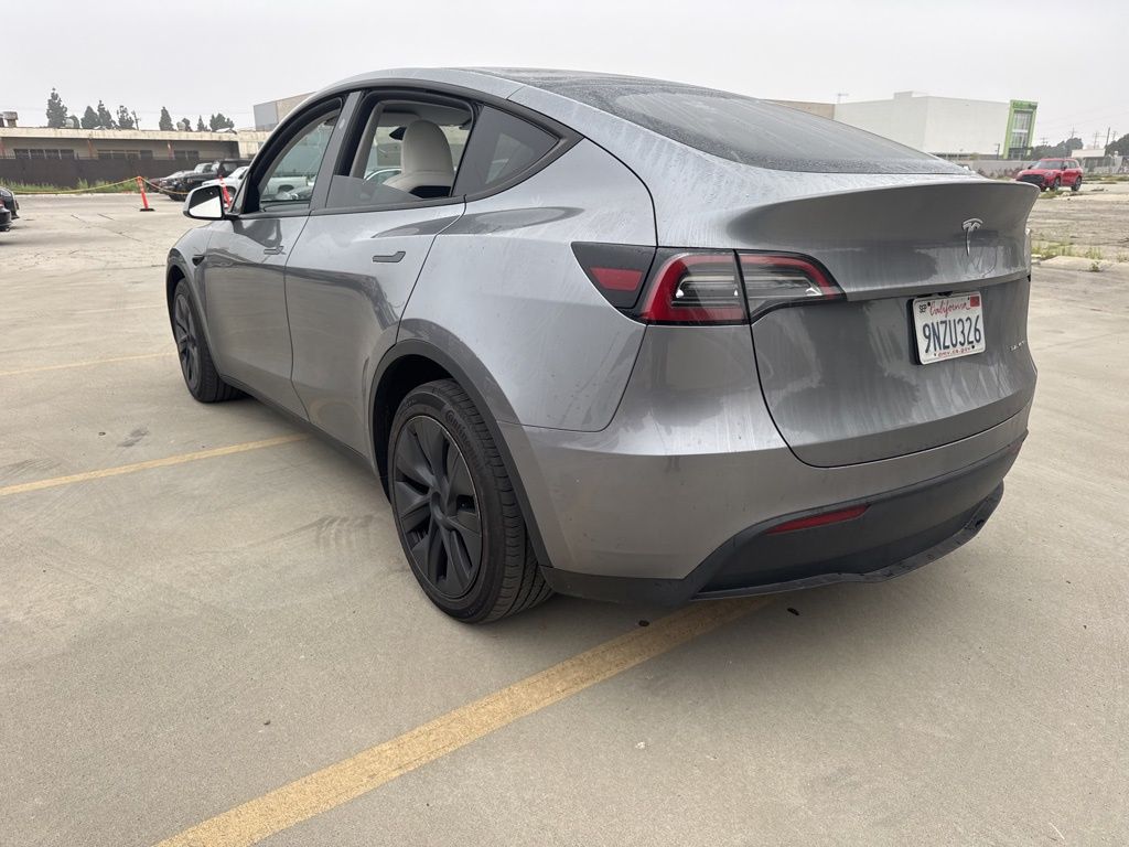 2024 Tesla Model Y Long Range photo 3