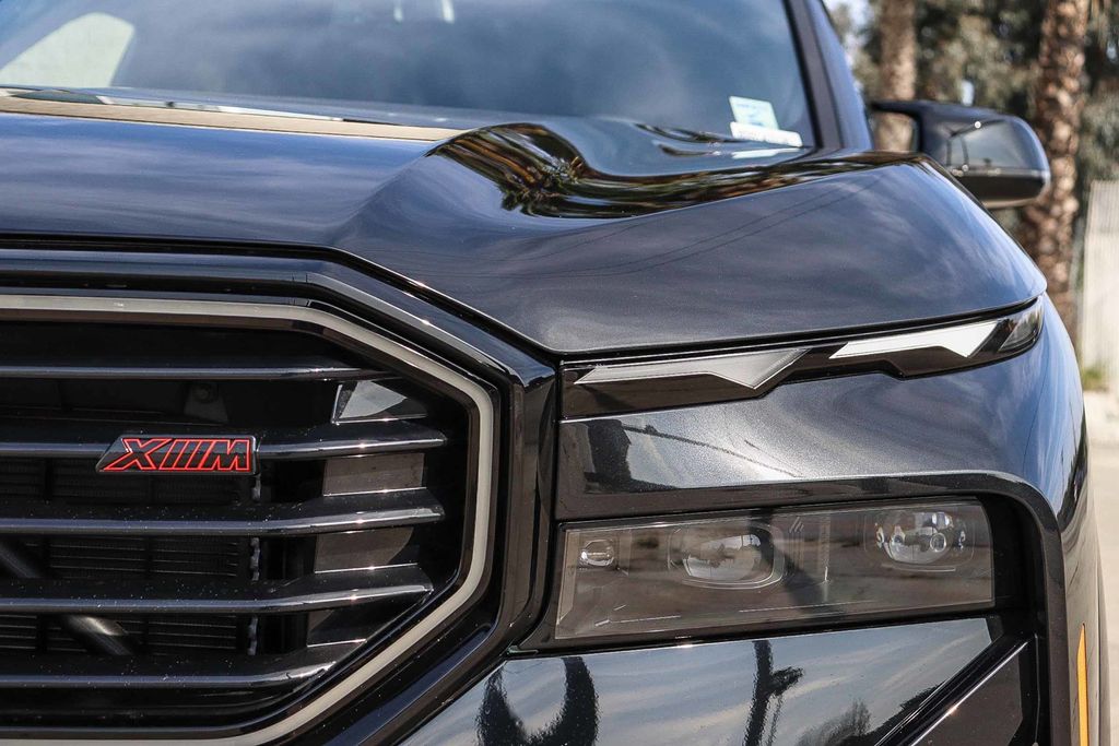 2026 BMW XM Label photo 3